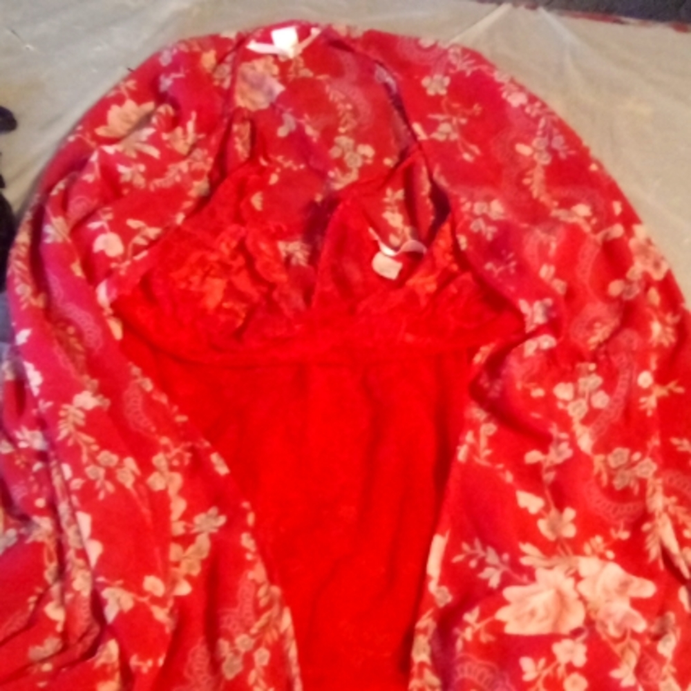 2 Victoria Secret lingeries